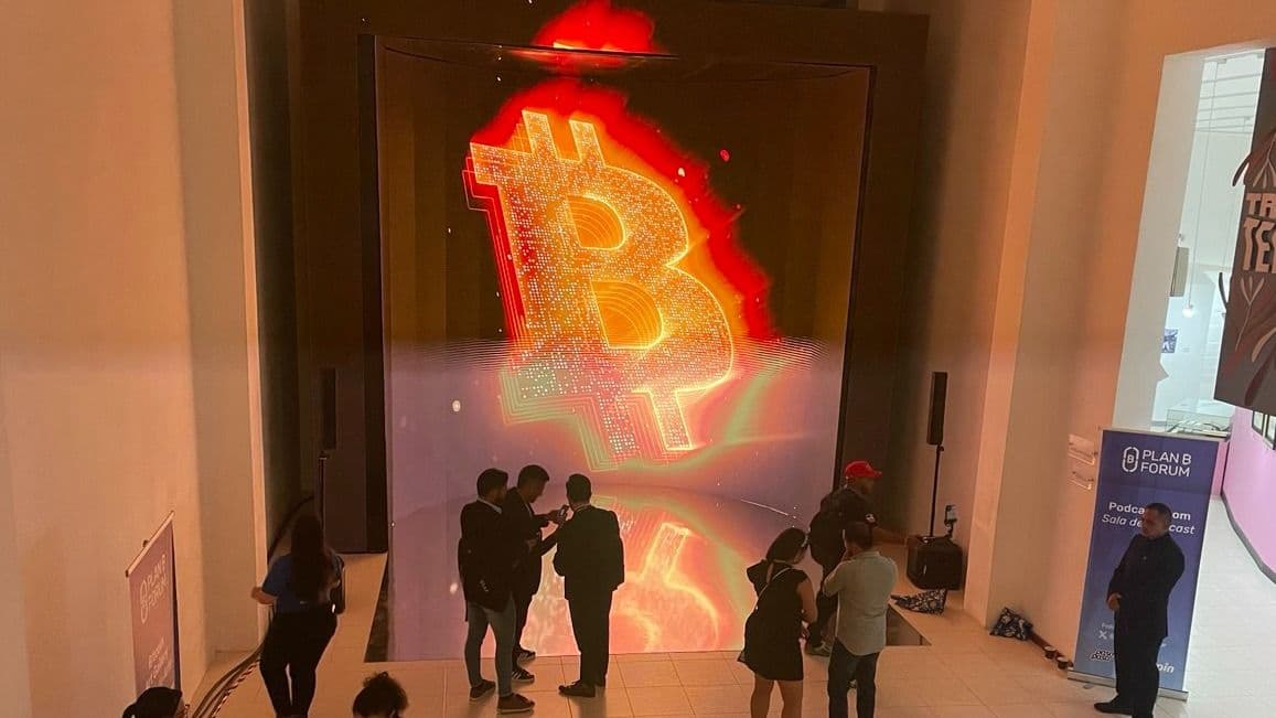 A mesmerizing Bitcoin animation, right next to an art gallery. (Credit: Tom Carreras)