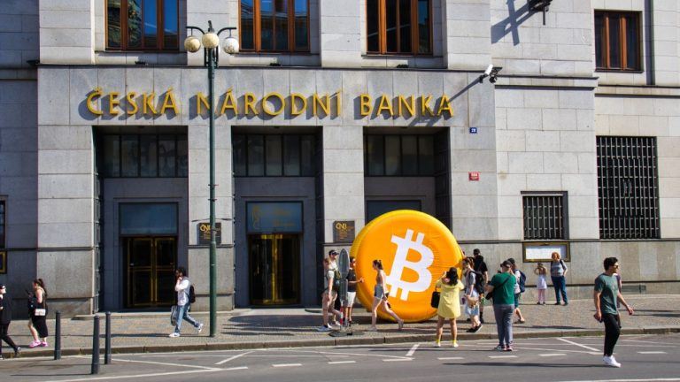 Czech Central Banker Skeptical of Bitcoin's Place in Reserves