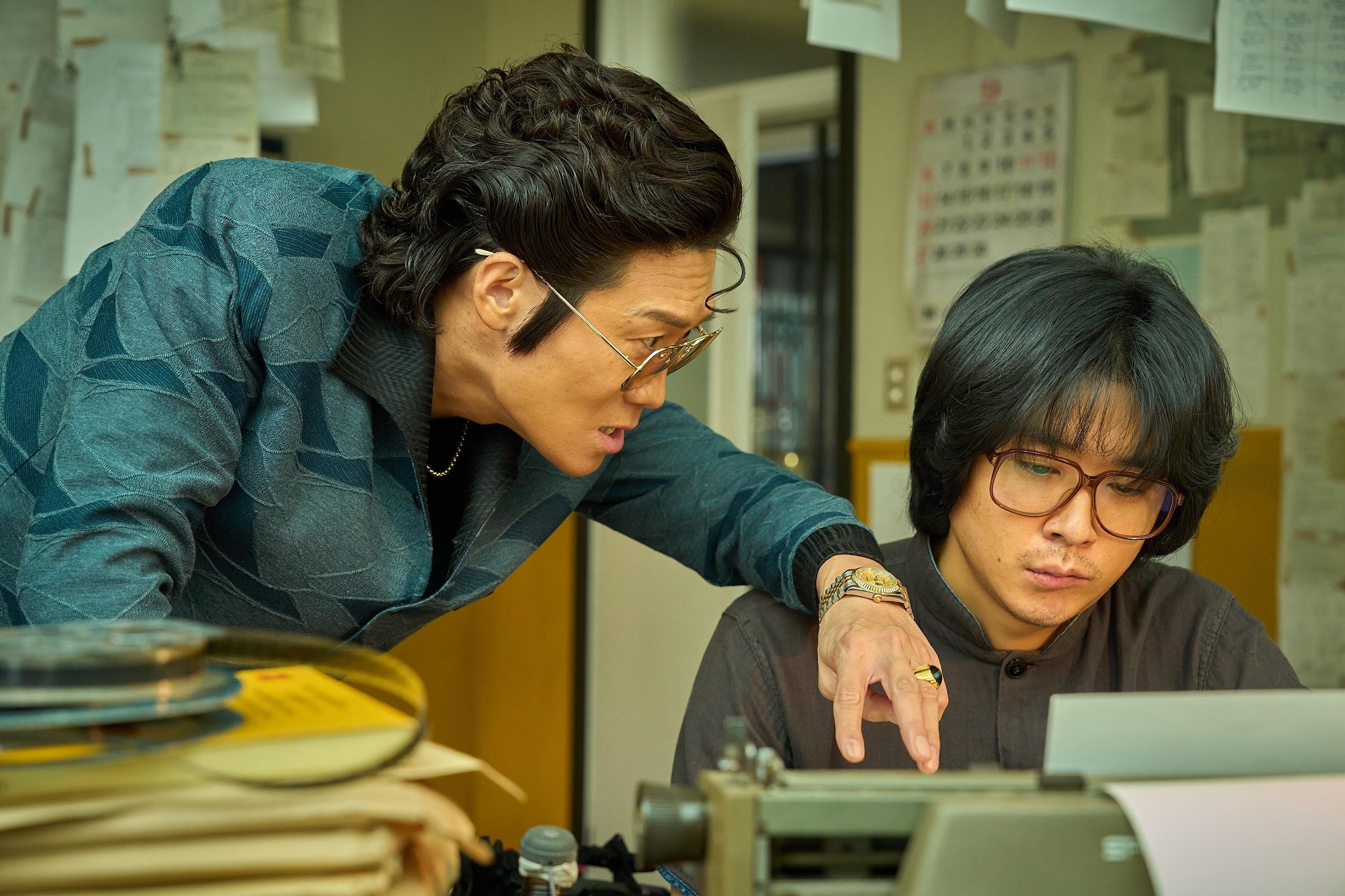 Aema (L to R) Jin Sun-Kyu as Ku Jung-ho, Cho Hyun-Chul as Kwak In-woo in Aema Cr. Cho Wonjin/Netflix © 2025